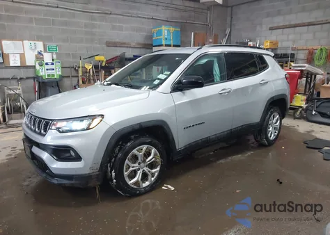 2024 Jeep Compass Latitude 4X4 z USA, uszkodzony, nr VIN 3C4NJDBN8RT113889